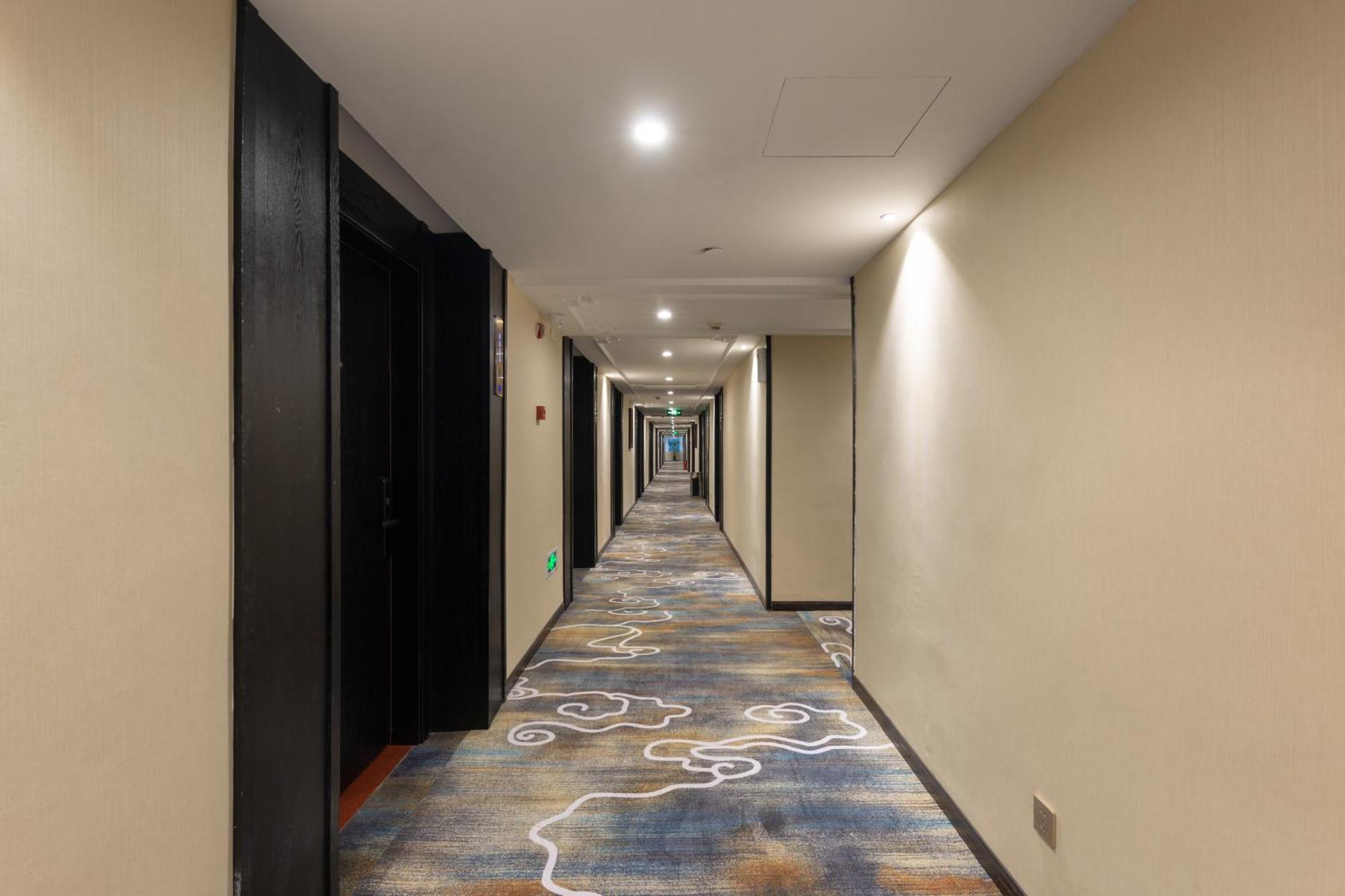 Yiwu Luckbear Hotel Екстериор снимка