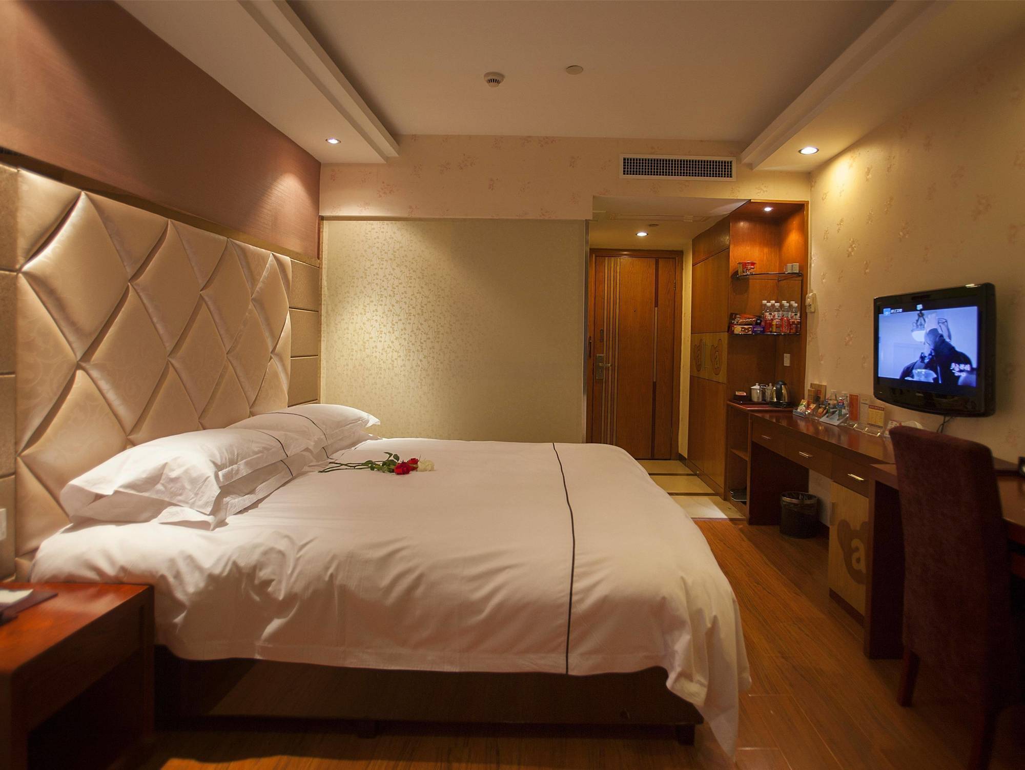 Yiwu Luckbear Hotel Екстериор снимка
